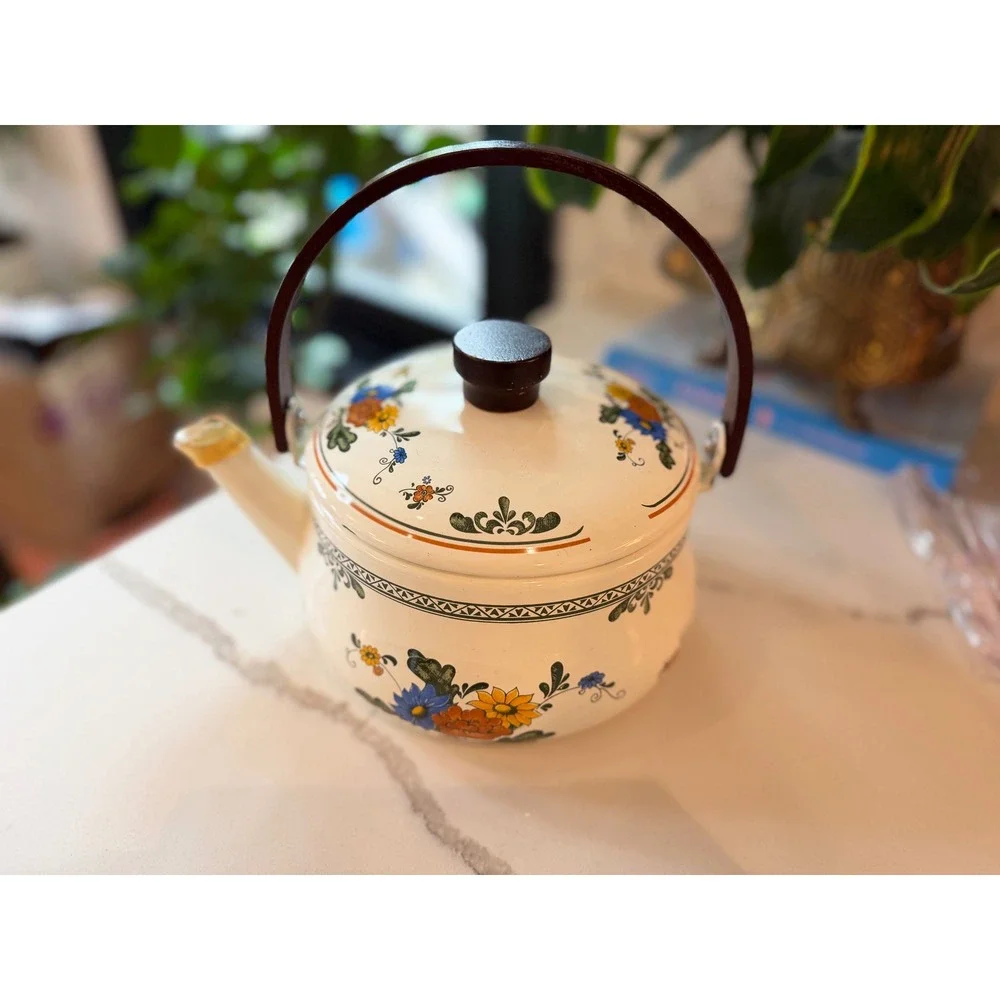 Vintage‎ Enamel Tea Kettle Floral Folk Art Pattern Cream Made in Taiwan ROC
